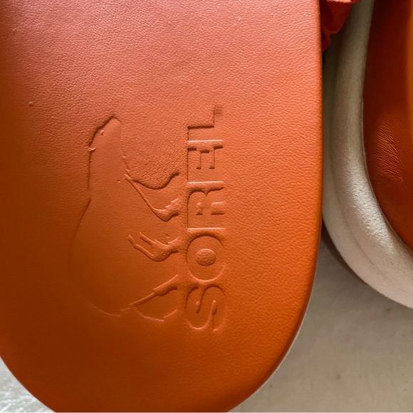 Sorel orange sandals. Size 10. New w/o box - Picture 2 of 4